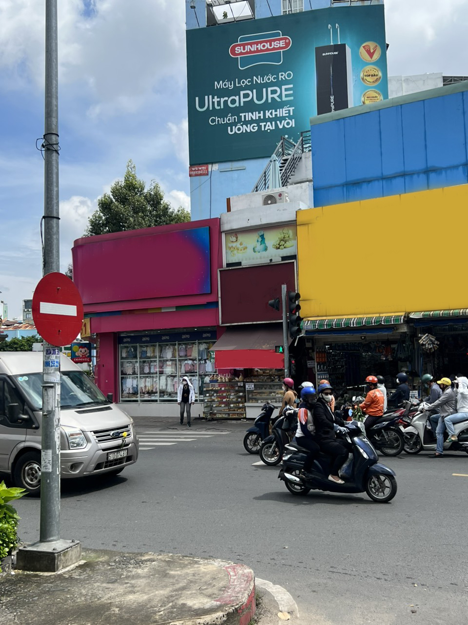 Cho thuê Nguyên Căn Góc Ngã 4 MTĐ Thành Thái, Phường 12, Quận 10